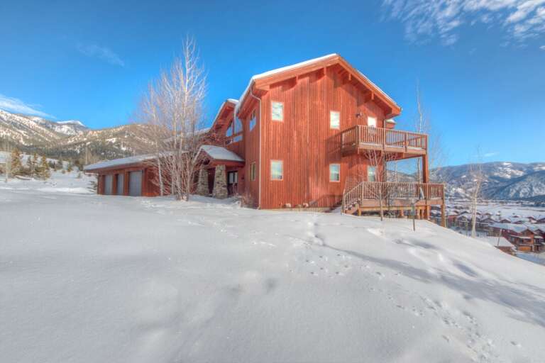 Go snowshoeing | Exterior Go snowshoeing | Exterior