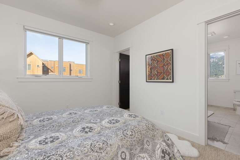 En-suite Bathroom and Closet | Upper Level