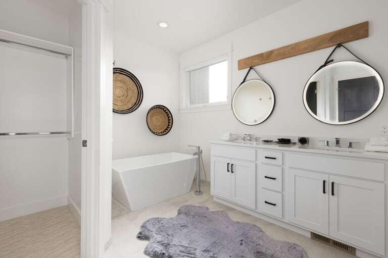 Enjoy the Tub After a Day on the Mountain | Upper Level