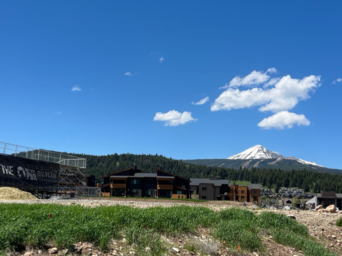 Blue skies for days | Exterior