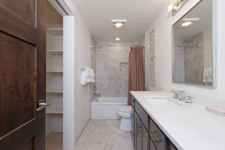 Enjoy this beautiful bathroom and walk-in closet | Upper Level