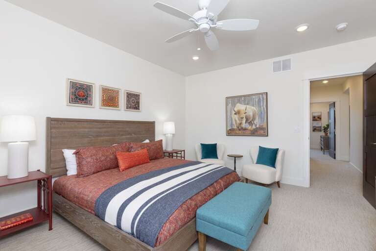 Sit and chat | King-Sized Bed | Upper Level