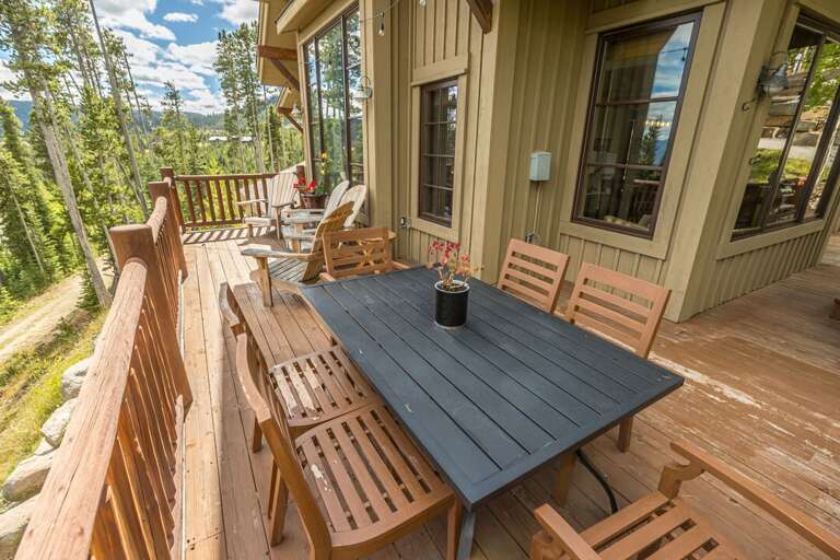 Enjoy dinner outside and soak in the sun | Exterior Enjoy dinner outside and soak in the sun | Exterior