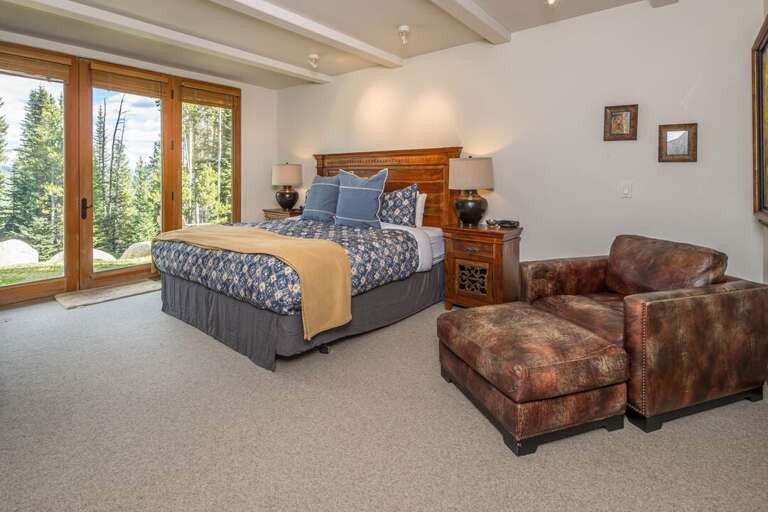 Step out your door into a winter wonderland | King-sized bed | Lower Level Step out your door into a winter wonderland | King-sized bed | Lower Level