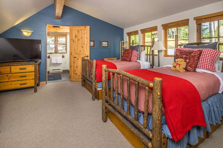 Two Twin-sized beds | Two Twin-sized trundle beds | Open Concept Loft Area | Upper Level Two Twin-sized beds | Two Twin-sized trundle beds | Open Concept Loft Area | Upper Level