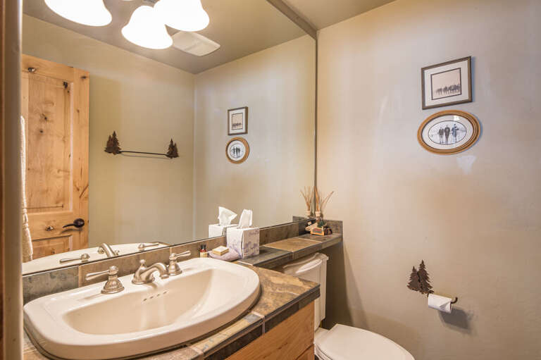 Bunk room ensuite bathroom | Lower Level