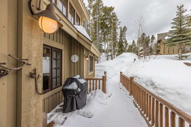 Enjoy the gas grill | Main Level