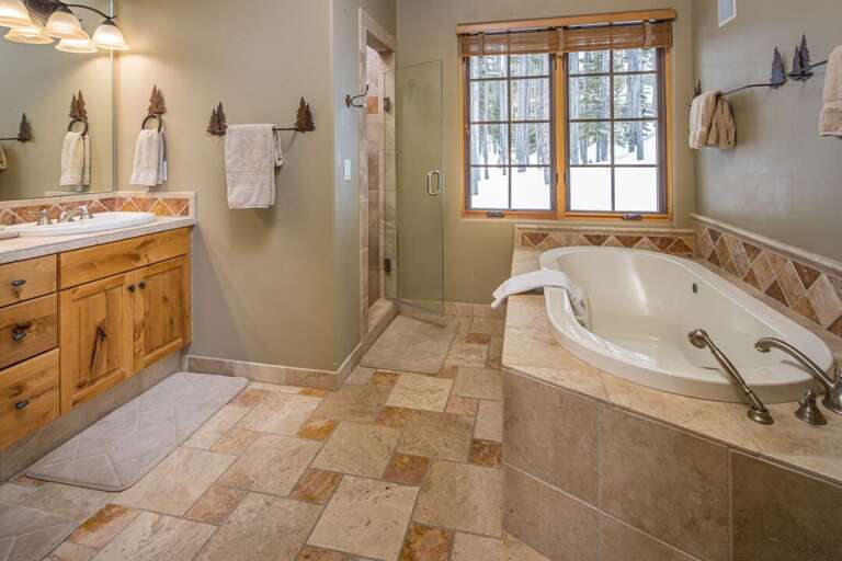 Master ensuite bathroom | Main Level