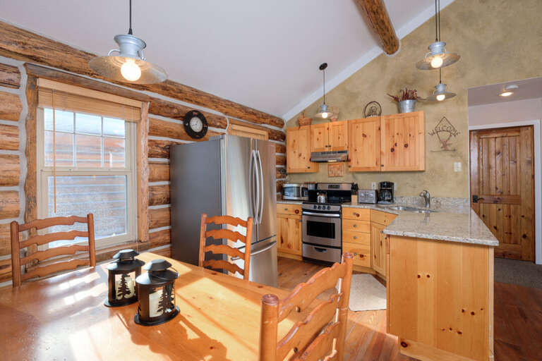 The open-concept layout guarantees excellent entertaining | Kitchen