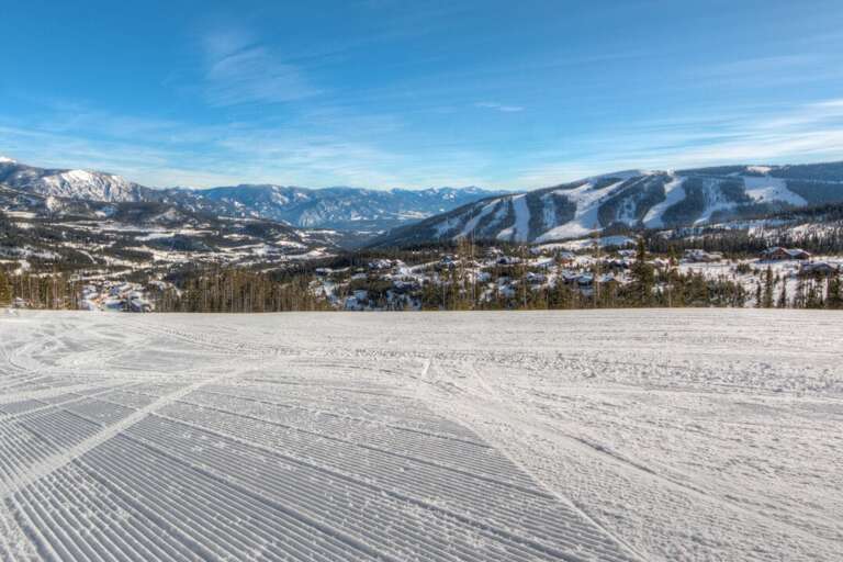 Step out onto the slopes from your door | Exterior