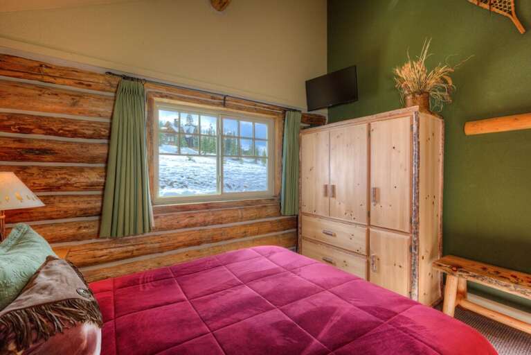 Wake up to beautiful views and sunshine | Master Bedroom | Queen-sized bed | Main Level