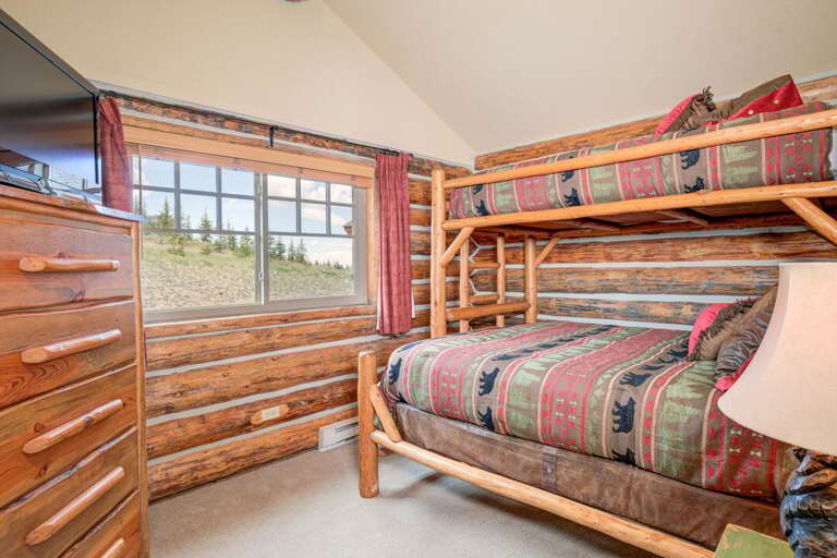 Beautiful views year-round | Twin over Queen Bunk Bed | Twin-sized Trundle Bed | Main Level