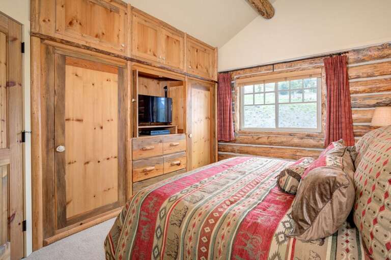 Snuggle up and watch your favorite show | King-sized bed | Main Level