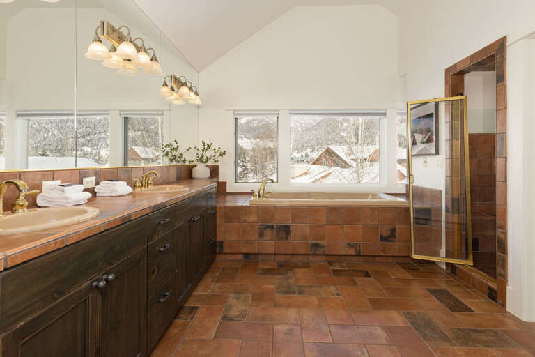 Primary En-suite Bathroom | Upper Level Primary En-suite Bathroom | Upper Level