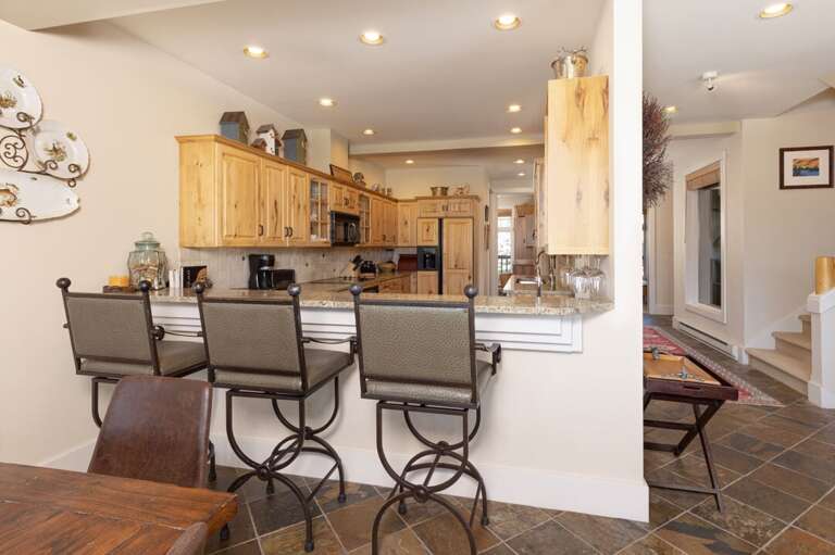 Have breakfast at the bar | Main Level