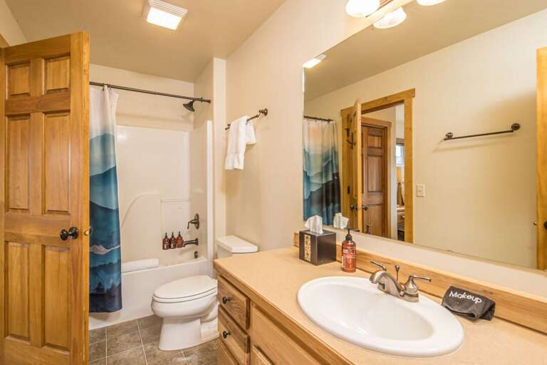 Convenient primary ensuite | Main Level