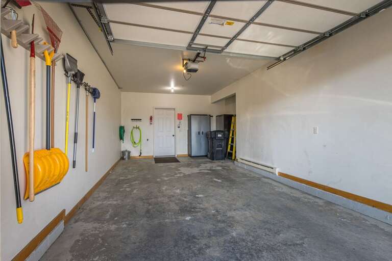 Private 1 car garage Private 1 car garage