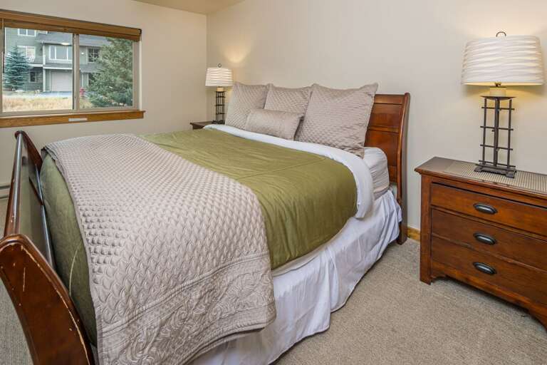 Sleep in on vacation | King-size bed | Upper Level Sleep in on vacation | King-size bed | Upper Level