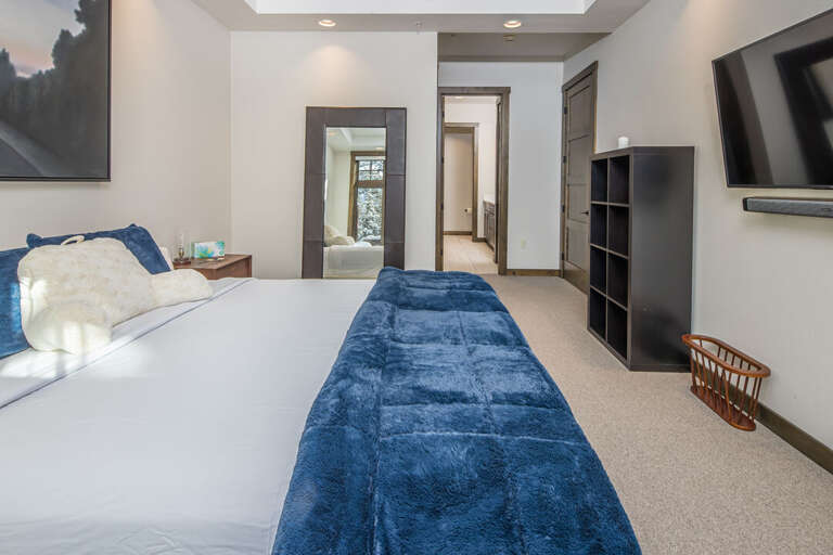 Catch up on your favorite show in bed | Master | King-sized bed