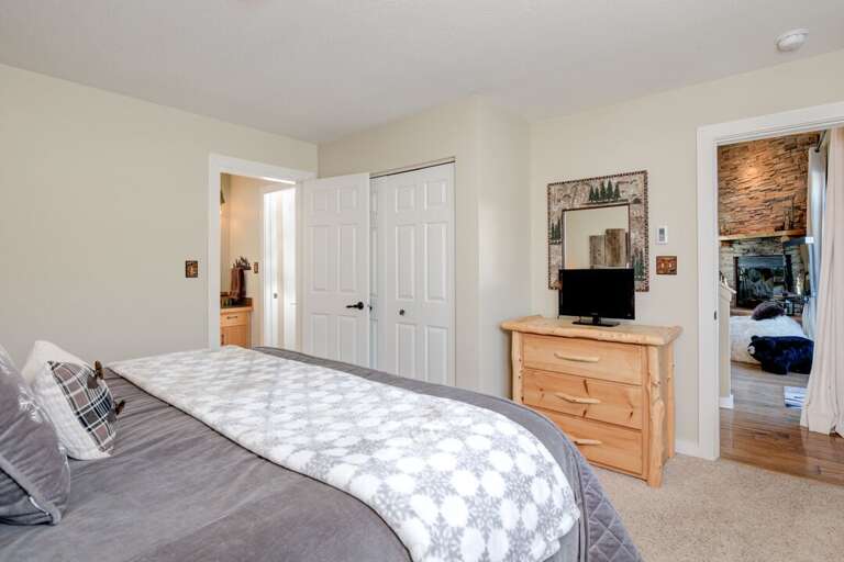 Catch up on a show | Master | King-sized bed | Main Level