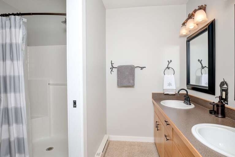 The perfect bathroom for couples | Upper Level