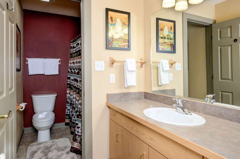 Convenient ensuite bathroom | Main Level Convenient ensuite bathroom | Main Level