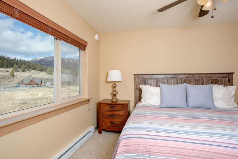 Sleep peacefully in the mountains | King-size bed | Upper Level Sleep peacefully in the mountains | King-size bed | Upper Level