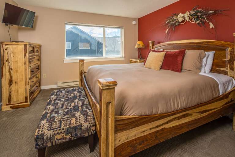 King-size Bed | Upper Level