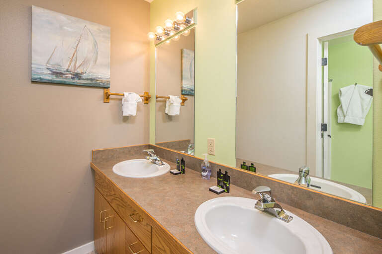 Bathroom 3 | Upper Level