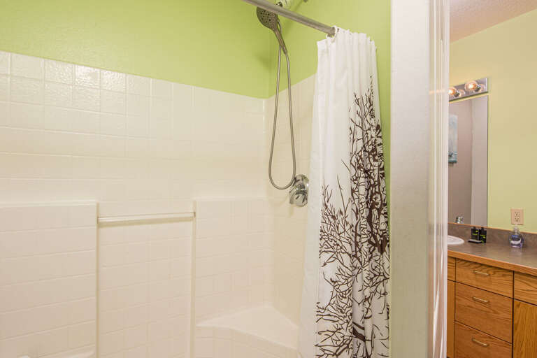 Bathroom 3 | Upper Level