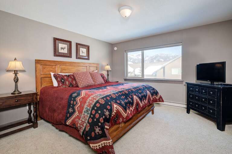 Wake up to mountain views |King-sized bed | Upper Level