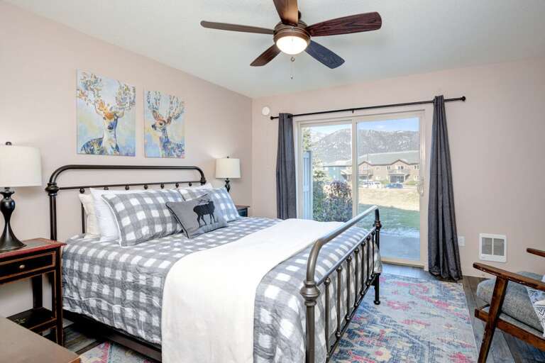 Gorgeous views | Queen-sized bed | Main Level Gorgeous views | Queen-sized bed | Main Level