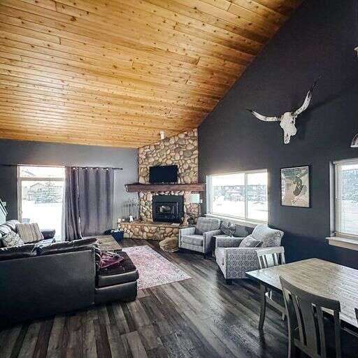 Spacious living | Main Level Spacious living | Main Level