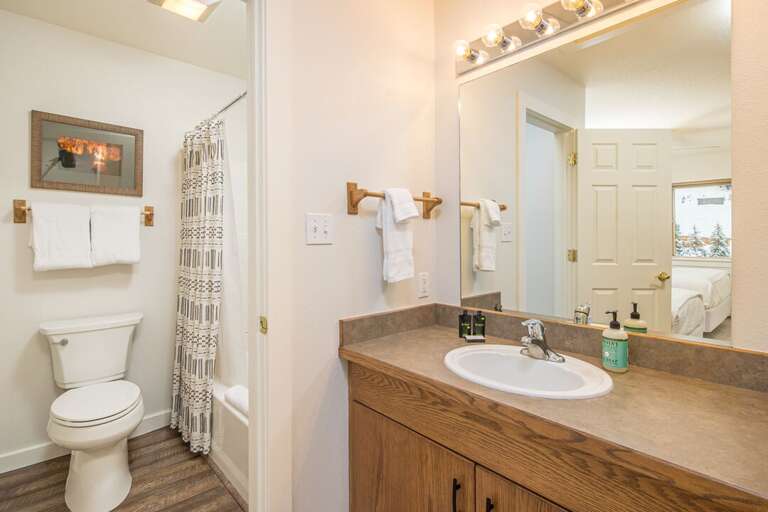 En-suite Bathroom | Upper Level