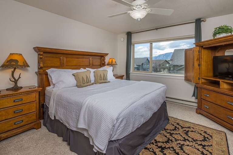 King-sized Bed | Upper Level