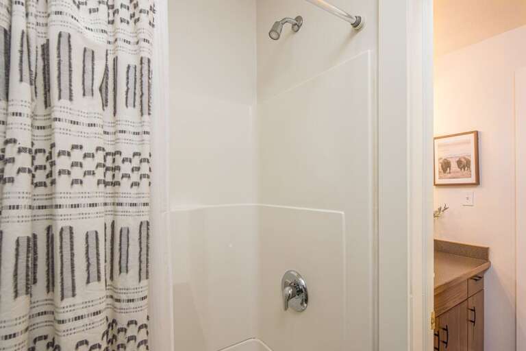 Shower/ Tub Combo | Main Level