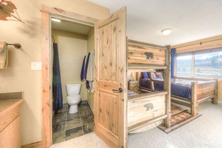 Convenient ensuite bathroom | Upper Level Convenient ensuite bathroom | Upper Level