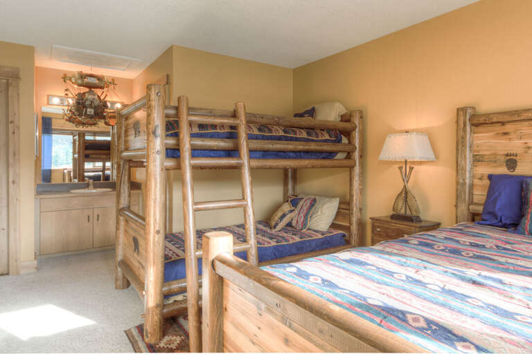 The perfect room for kids |  Bunk Bed - Twins and a Queen-Sized Bed (3 beds total) | Upper Level