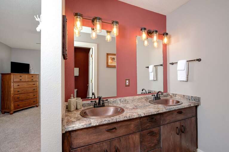 The perfect bathroom for couples | Upper Level