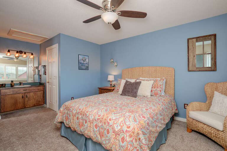 Sleep well in the mountains | Queen-Sized Bed | Main Level