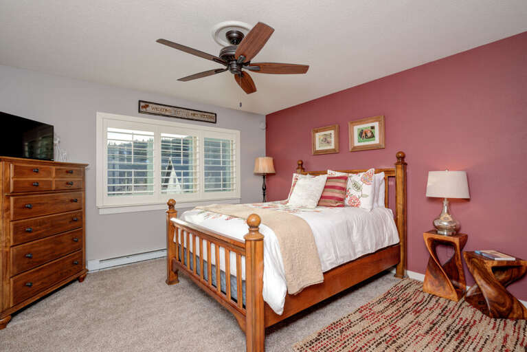 Sleep peacefully | Queen-Sized Bed | Upper Level