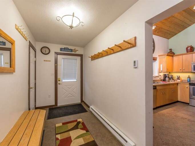 Entryway | Main Level