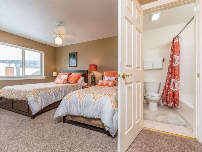 Have a sleepover | Queen-Sized Bed and Twin-Sized Bed | Upper Level