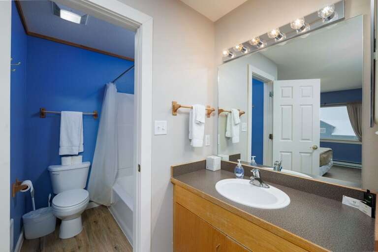 Get ready with ample space | Upper Level Get ready with ample space | Upper Level