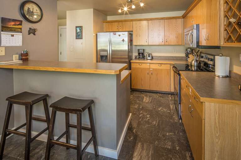 Have breakfast and coffee at the bar | Main Level