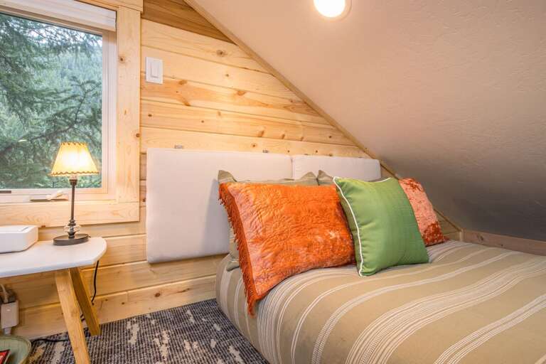 Additional sleeping area Additional sleeping area