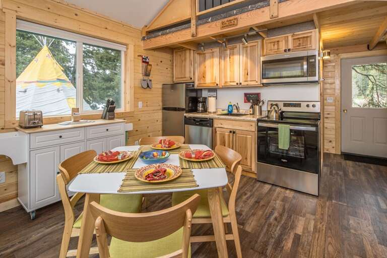 Full kitchen with everything you need Full kitchen with everything you need