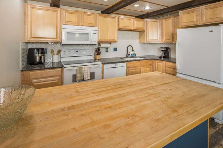 Great space for food prep | Main Level