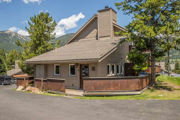 The Black Diamond Chalet has a nice porch, perfect on a warm sunny day! The Black Diamond Chalet has a nice porch, perfect on a warm sunny day!