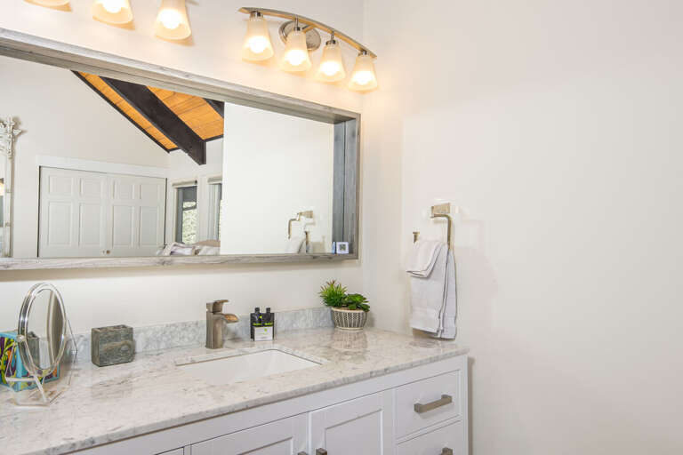 Single Vanity | Upper Level Single Vanity | Upper Level